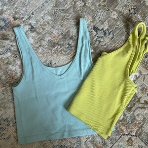 2 ribbed crop tanks